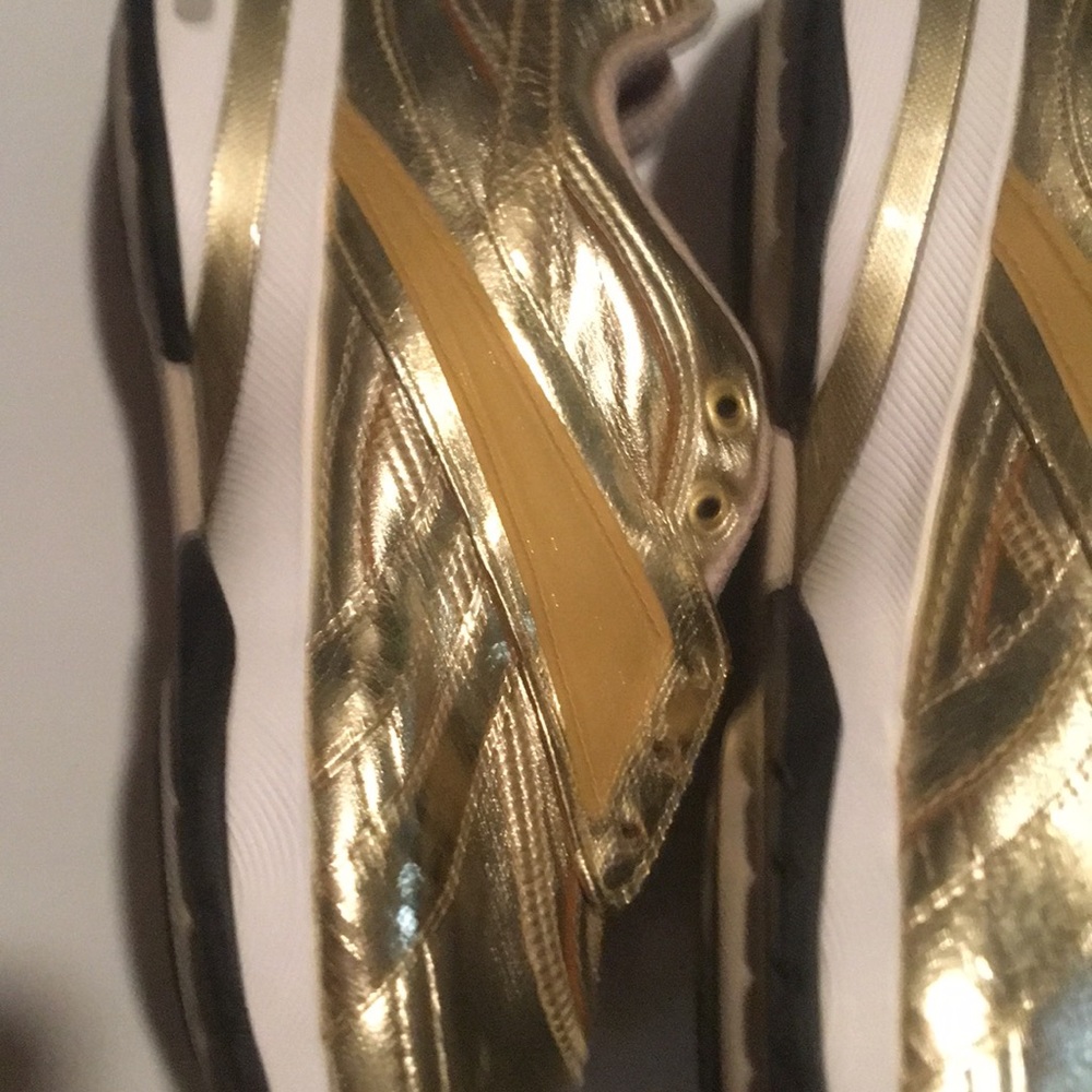 Shoes - Picture 3 of 4